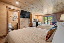 Lake Hamilton Lakefront Condo with a Western Flare