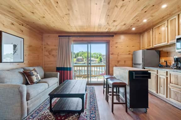 Lake Hamilton Lakefront Condo with a Western Flare