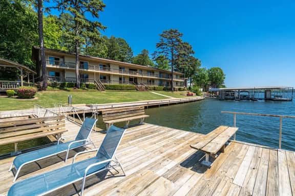 Waterfront Harmony on Lake Hamilton