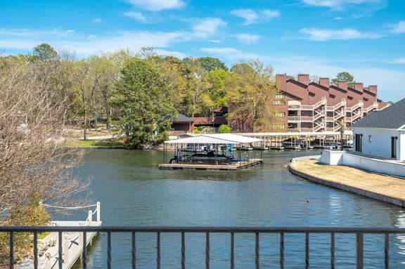 2343 Higdon Ferry