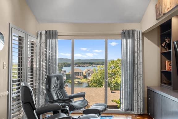 Tranquil Retreat on Lake Hamilton