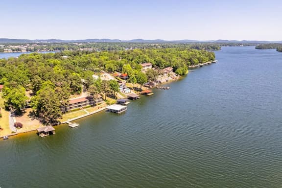 Waterfront Harmony on Lake Hamilton